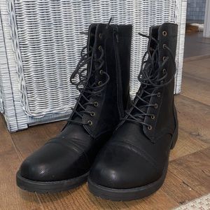 Black wild diva boots!